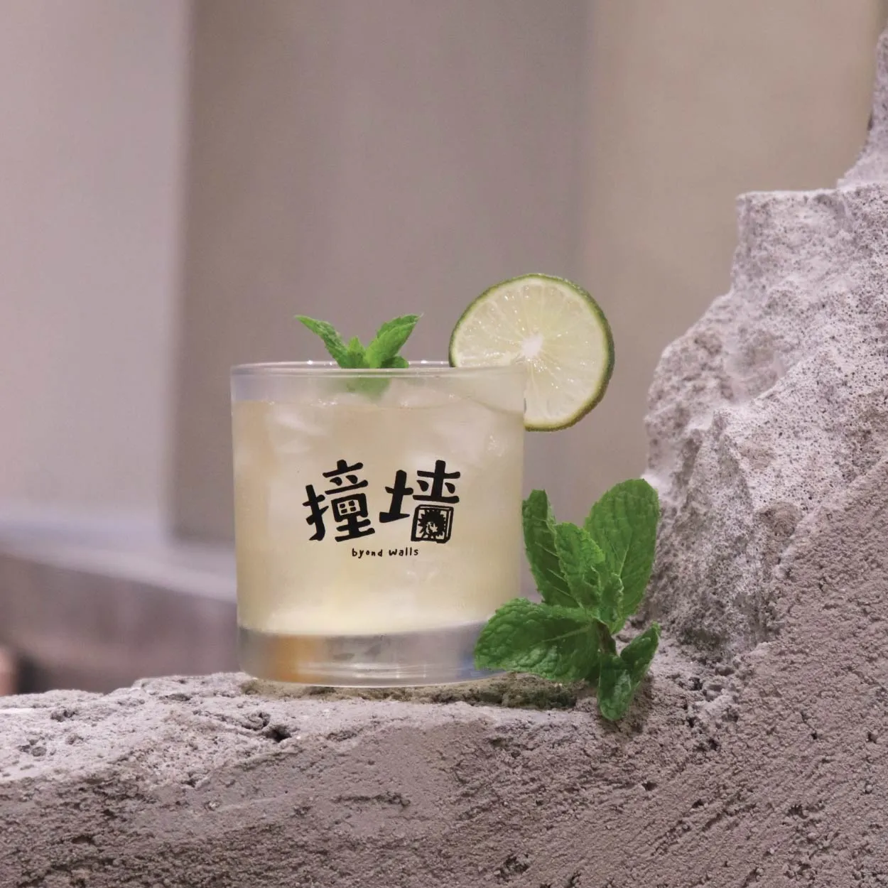 Craft cocktail at Byond Walls night bar KL | 撞墙精酿鸡尾酒